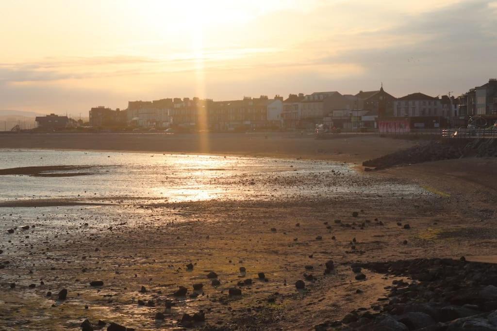 Modern And Comfortable Stay In Morecambe Exterior photo