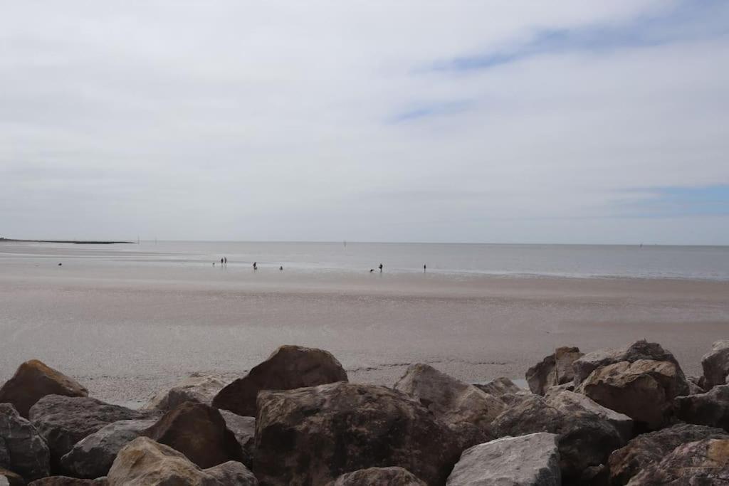 Modern And Comfortable Stay In Morecambe Exterior photo